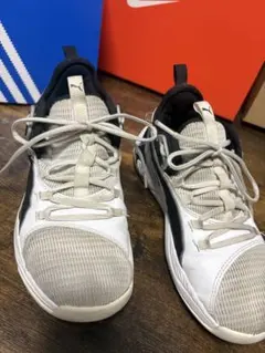 PUMA メンズ スニーカー ホワイト ブラックのサムネイル