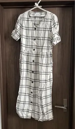 【新品】ナチュラルビューティーベーシック レーヨンリネンフロントボタンワンピース