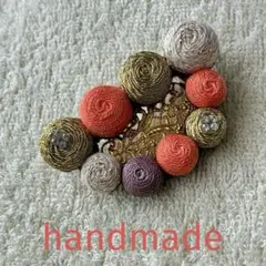 ハンドメイド　刺繍ブローチ　透かし　ボンボンブローチ63