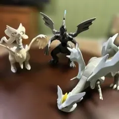 モンコレ オーバードライブ レシラム キュレム ゼクロム ホワイト