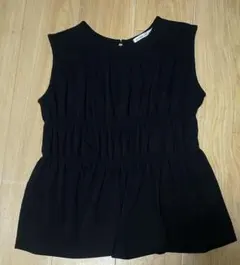 黒いノースリーブチュニック