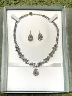 BRIDES TIARA GINZA ブライダルネックレス＆ピアスセット
