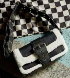 ダーリッチ ノベルティDDロゴポンポンビーニー レザーハードボアバッグ 黒 白