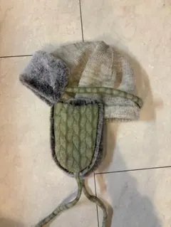 耳あて付きフライトキャップ グレーとカーキ