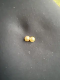 本真珠ホワイト系ゴールドパール本真珠　艶あり片穴有りピアスに最適