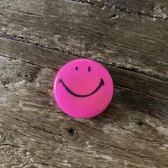 60's ヴィンテージ　缶バッジ　smiley ピンク　スマイリー ヒッピーのサムネイル