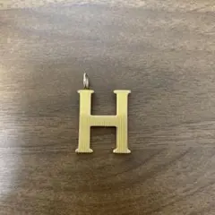 Chloé H アルファベット チャーム ゴールドのサムネイル