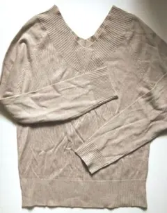 Find Favor ベージュ セーター M　Ｖネック　ラグラン　薄手