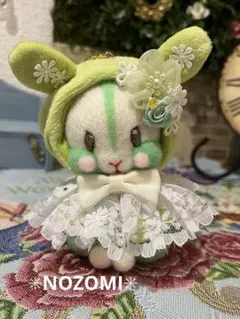 羊毛フェルト★ストラップ付き縫いぐるみʕ•ᴥ•ʔフラワーうさぎ♡黄緑