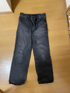 ユニクロ　デニム　ストレートジーンズ　黒