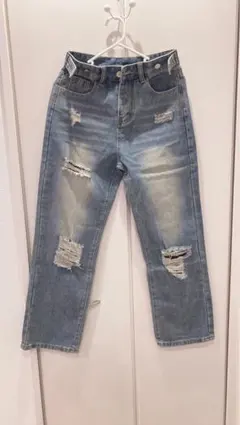 ダメージジーンズ