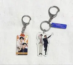 匿名配送】カベポスター よしもと漫才劇場 アクリルお守り クロス