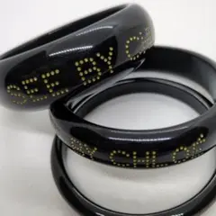 シーバイクロエ 3連 バングル ブレスレット ブラック ゴールド ロゴ アクリル