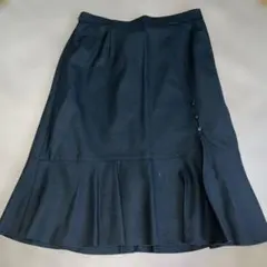 黒いフレアスカート