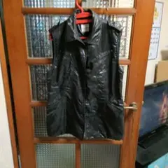 黒の光沢ノースリーブベスト
