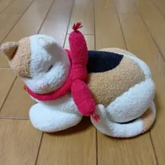 ハンドメイド　鈴つき赤いスカーフの猫のぬいぐるみ
