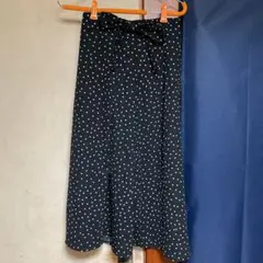GU ジーユー　ドット柄　ロングスカート