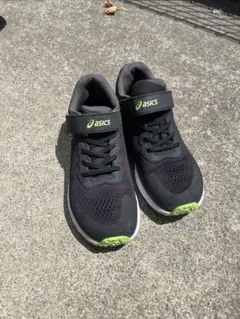 asics キッズスニーカー 23.5cm ブラック/レイザービーム