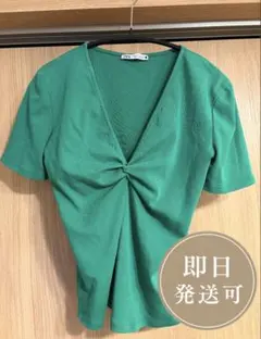 ZARA グリーン VネックTシャツ