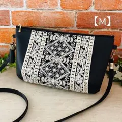 インド刺繍リボン ふっくらショルダーバッグ M 黒×オフホワイト ハンドメイド