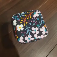 kate spade　花柄 アクセサリーケース 仕切り付き