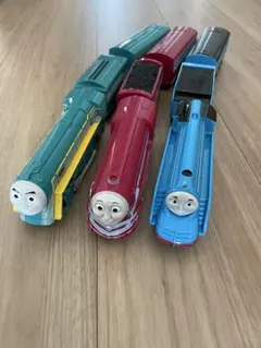 トーマス　プラレール 車両6台と車両基地のセット トーマス プラレール 車両6台と車両基地のセット - メルカリ