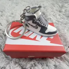スニーカー型 キーホルダー グレー