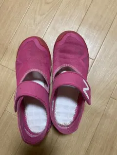 New Balance ピンク サンダル 23