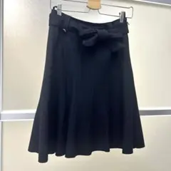 黒 リボン付き フレアスカート ひざ丈