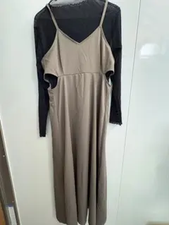 ベージュ フレアージャンパースカート&ブラックラメ入りカットソーのセットアップ