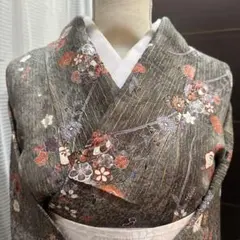 小紋 グレーに小花 身丈151 小柄な方に！胴裏にシミあるのでお安くなってます