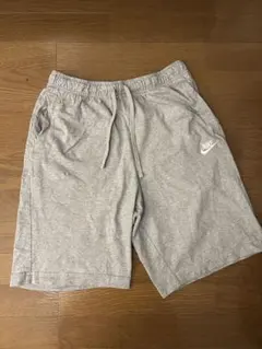 Nike グレー ショートパンツ