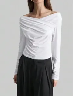 オフショルダー　長袖　ホワイトトップス