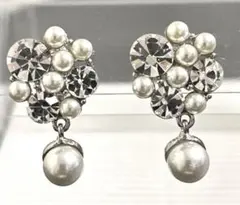 ラインストーンとフェイクパールを組み合わせたイヤリング