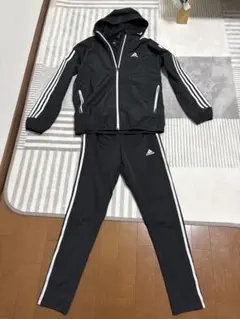 adidas ブラック ジャージ 上下　フード付き