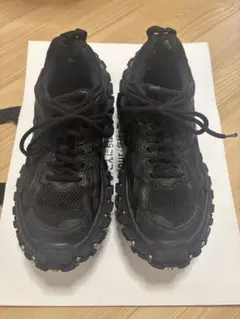 BALENCIAGA ディフェンダー スタッズ付き ブラック 27.5cmのサムネイル