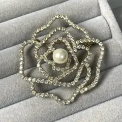 ゴールド バラ型　ブローチ パール風　ヴィンテージ　アクセサリー