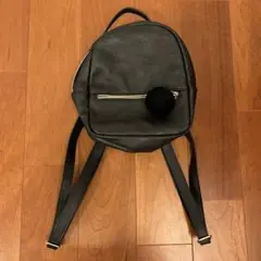 H&M 黒ポンポン付きリュックのサムネイル
