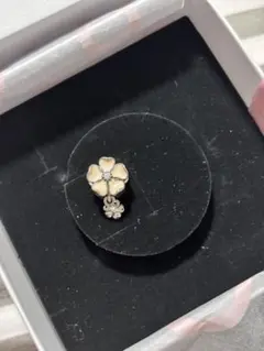 Pandora 花モチーフチャーム シルバー　パンドラ