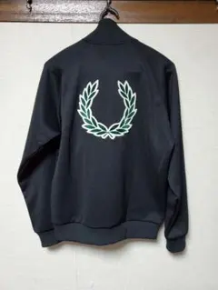 FRED PERRY トラックジャケット リース 刺繍 ビッグロゴ ブラック