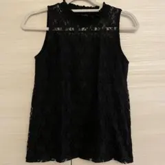 黒タンクトップ