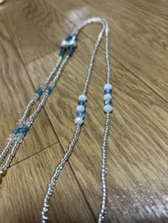 シルバーと青のビーズ ネックストラップ