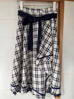 axes femme POETIQUE チェックラッフルフリルスカート ネイビー