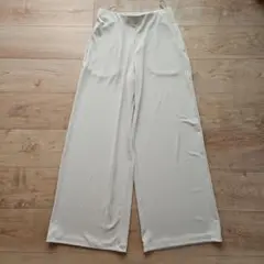 ☆UNIQLO☆オフホワイトクレープジャージーストレートパンツ☆一度使用☆