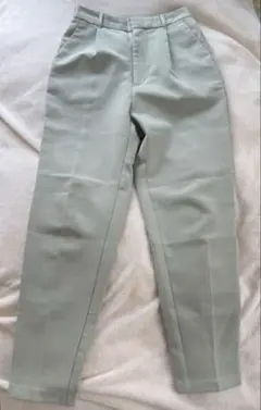 ライトグリーン チノパン タック入り