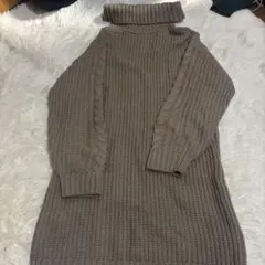 ケーブル編みタートルネックニットワンピース ベージュ