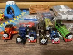 トーマスガチャガチャ　車両とレールパーツセット