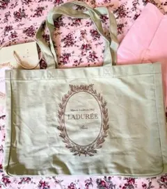 【新品・未使用】ラデュレのトートバッグ　2025年12月のギフト品・ショッパー付