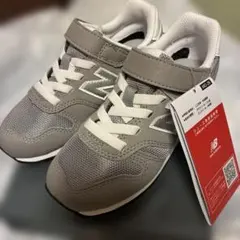 t*e様 ニューバランス　キッズ　スニーカー　グレー　18.0