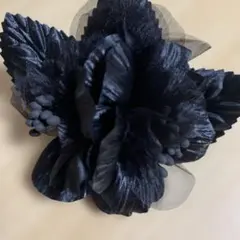 ブラックフラワーブローチ